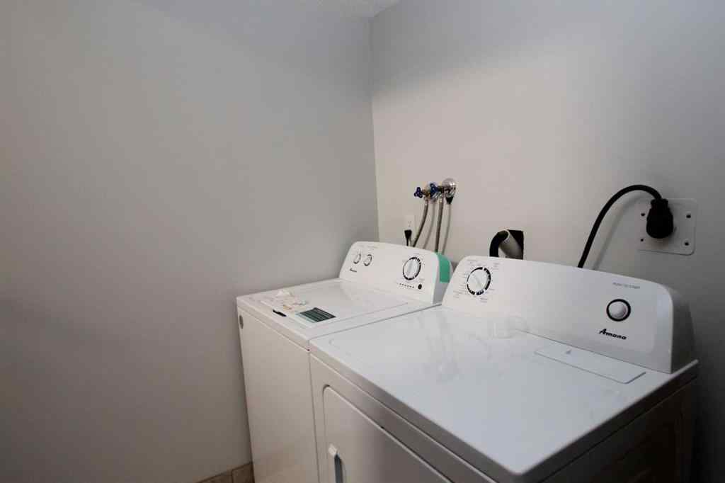 MLS® A2256418 - 3809-3813 50 Street  in Eastview Red Deer, Commercial