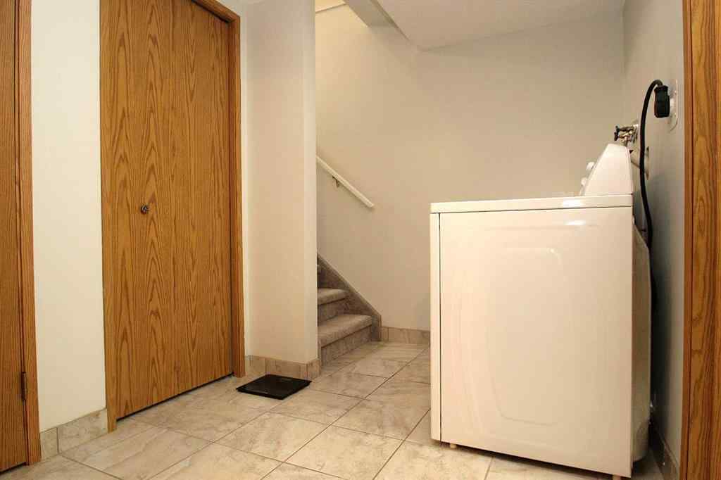 MLS® A2256418 - 3809-3813 50 Street  in Eastview Red Deer, Commercial