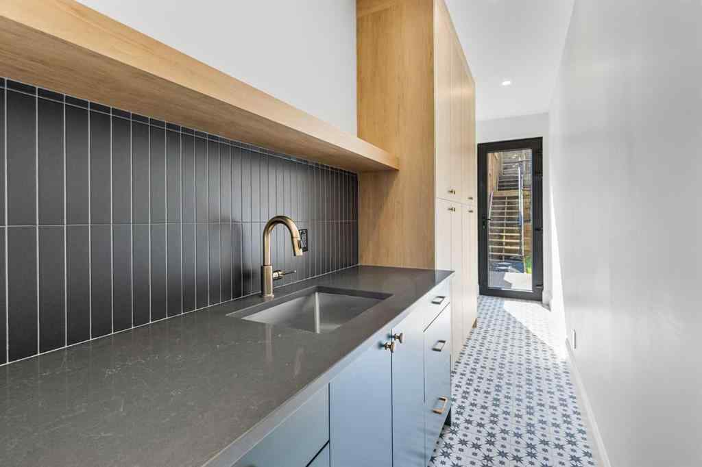 MLS® A2256427 - 2011 28 Avenue SW in South Calgary Calgary, Residential
