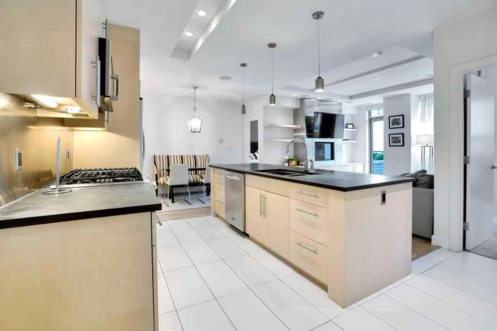 MLS® A2256429 - Unit #205 701 3 Avenue SW in Downtown Commercial Core Calgary, Residential