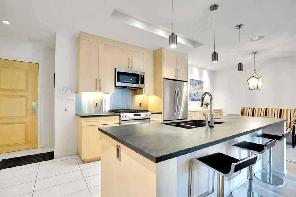 MLS® A2256429 - Unit #205 701 3 Avenue SW in Downtown Commercial Core Calgary, Residential