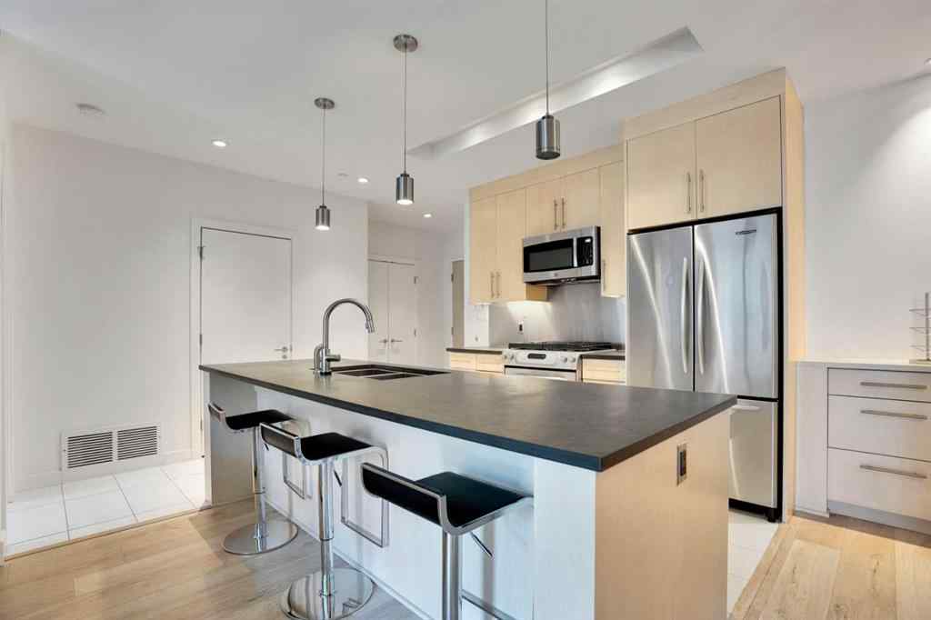 MLS® A2256429 - Unit #205 701 3 Avenue SW in Downtown Commercial Core Calgary, Residential
