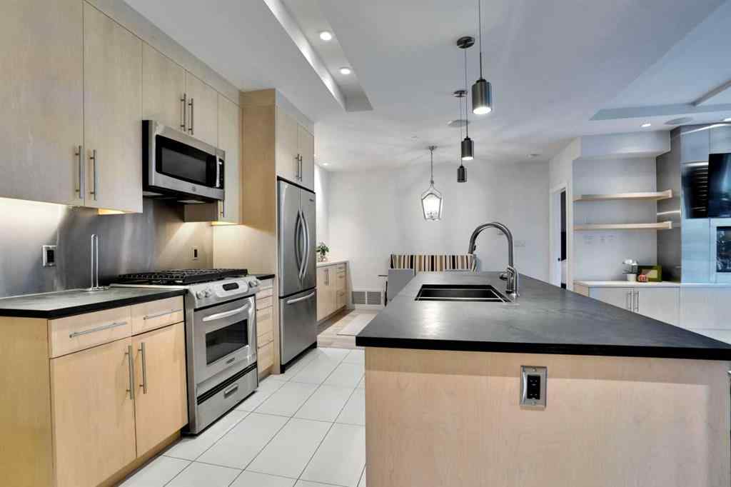 MLS® A2256429 - Unit #205 701 3 Avenue SW in Downtown Commercial Core Calgary, Residential