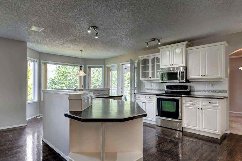 MLS® A2256433 - 3430 Douglasdale Boulevard SE in Douglasdale/Glen Calgary, Residential