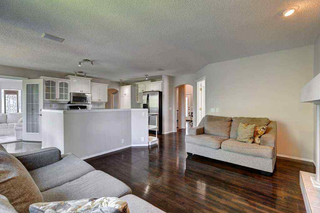 MLS® A2256433 - 3430 Douglasdale Boulevard SE in Douglasdale/Glen Calgary, Residential