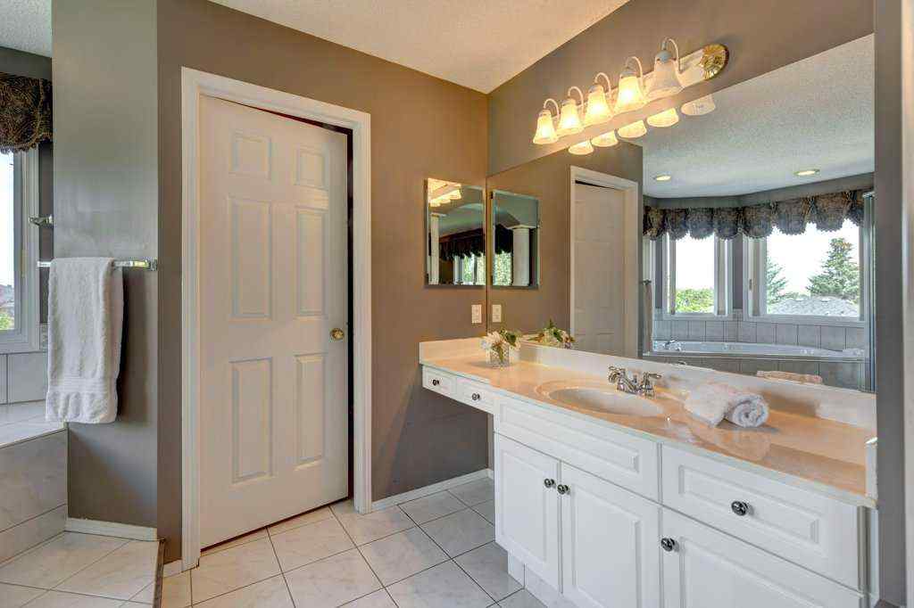 MLS® A2256433 - 3430 Douglasdale Boulevard SE in Douglasdale/Glen Calgary, Residential