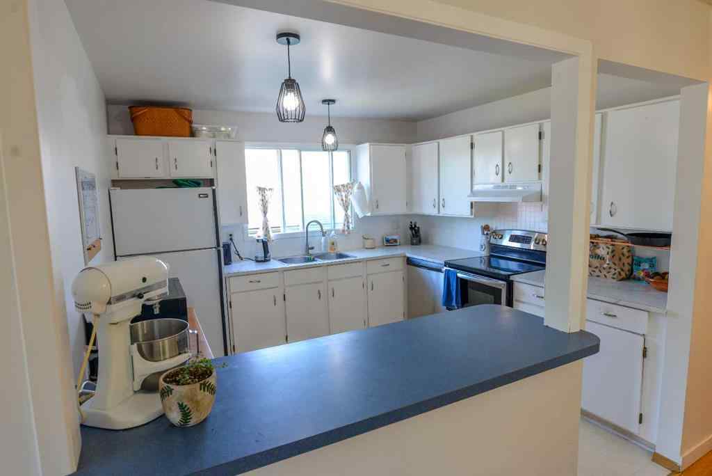 MLS® A2256449 - 8416 Centre Street NE in Beddington Heights Calgary, Residential