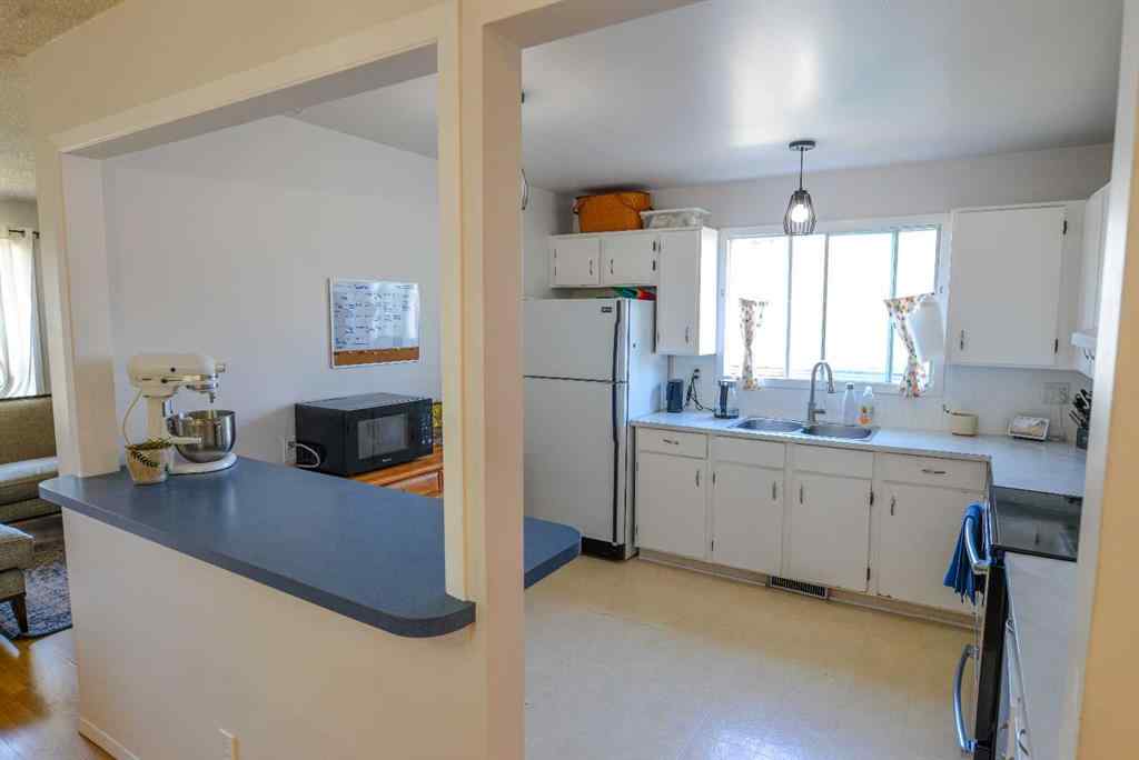 MLS® A2256449 - 8416 Centre Street NE in Beddington Heights Calgary, Residential