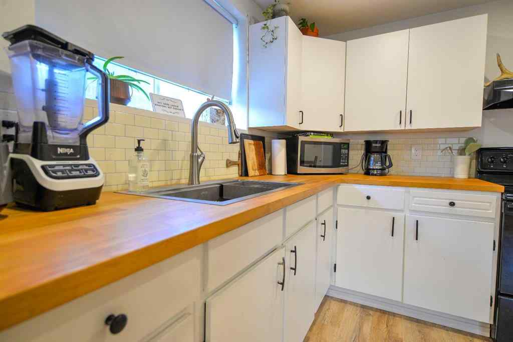 MLS® A2256449 - 8416 Centre Street NE in Beddington Heights Calgary, Residential
