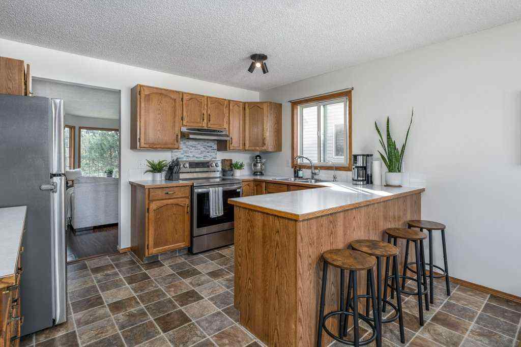 MLS® A2256453 - 21 West Mcdougal Road  in West Valley Cochrane, Residential