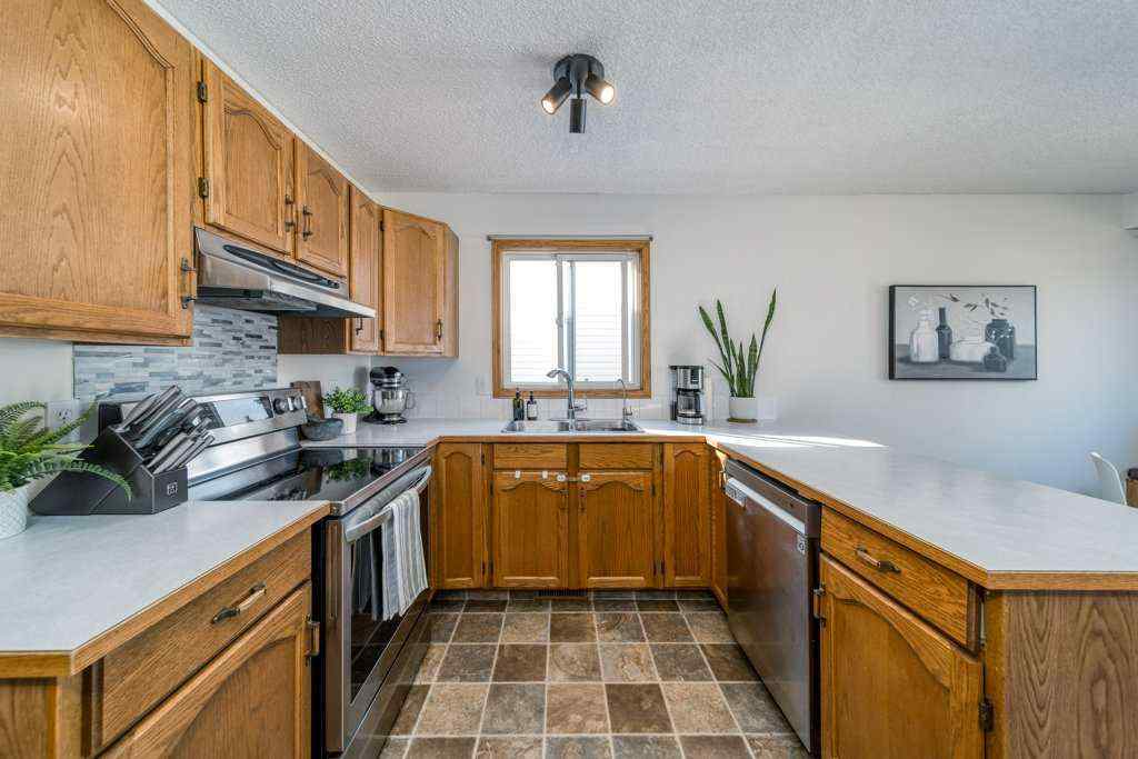 MLS® A2256453 - 21 West Mcdougal Road  in West Valley Cochrane, Residential