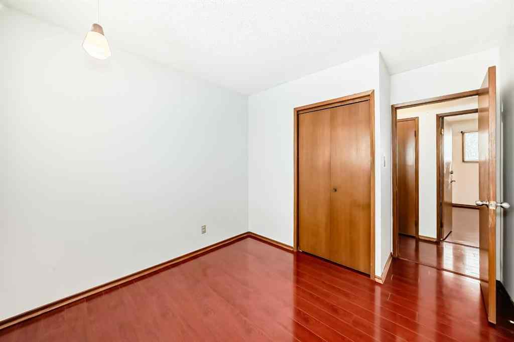 MLS® A2256460 - 5248 Barron Drive NW in Brentwood Calgary, Residential