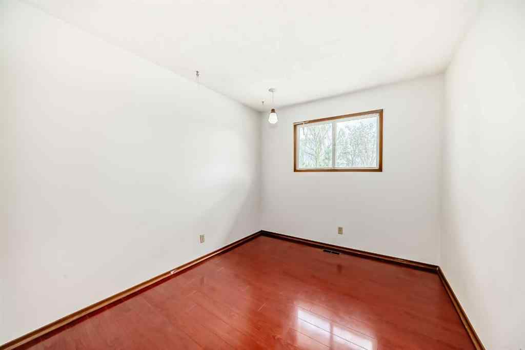 MLS® A2256460 - 5248 Barron Drive NW in Brentwood Calgary, Residential