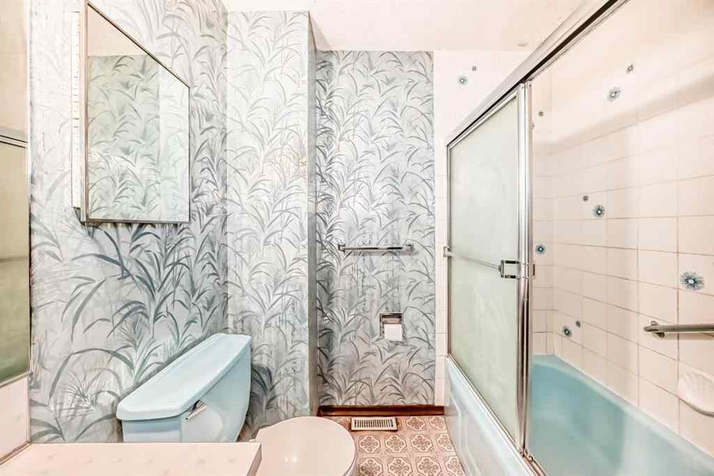 MLS® A2256460 - 5248 Barron Drive NW in Brentwood Calgary, Residential