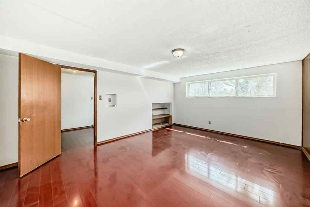 MLS® A2256460 - 5248 Barron Drive NW in Brentwood Calgary, Residential