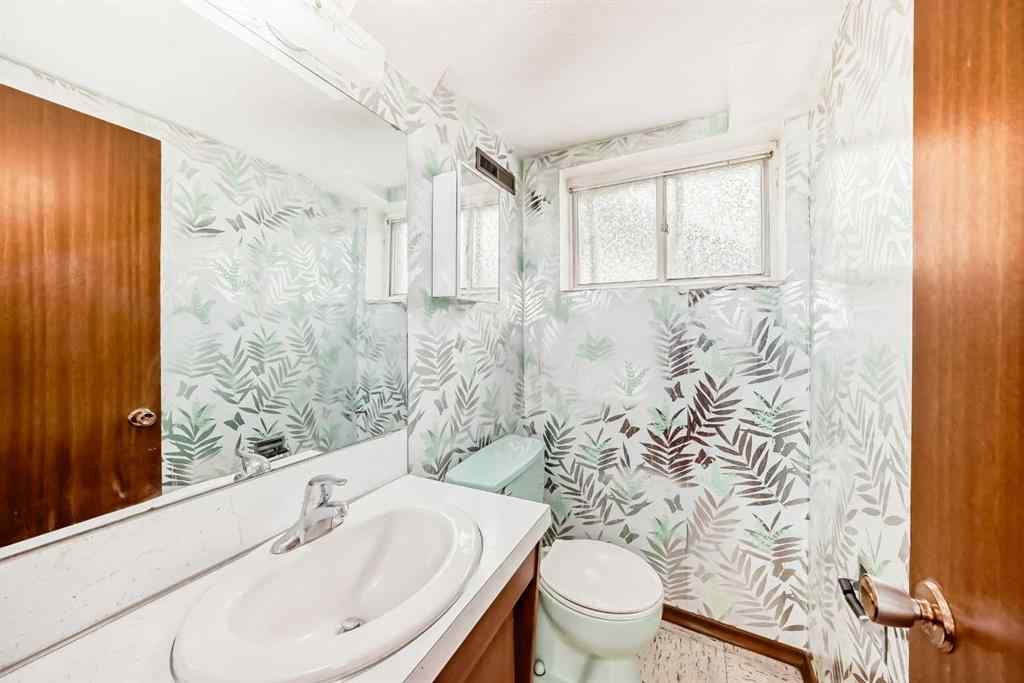 MLS® A2256460 - 5248 Barron Drive NW in Brentwood Calgary, Residential