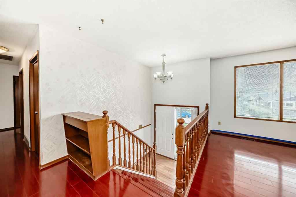 MLS® A2256460 - 5248 Barron Drive NW in Brentwood Calgary, Residential