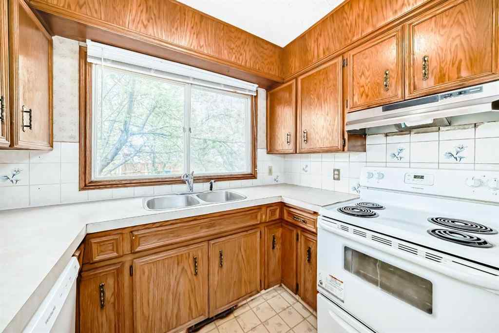 MLS® A2256460 - 5248 Barron Drive NW in Brentwood Calgary, Residential