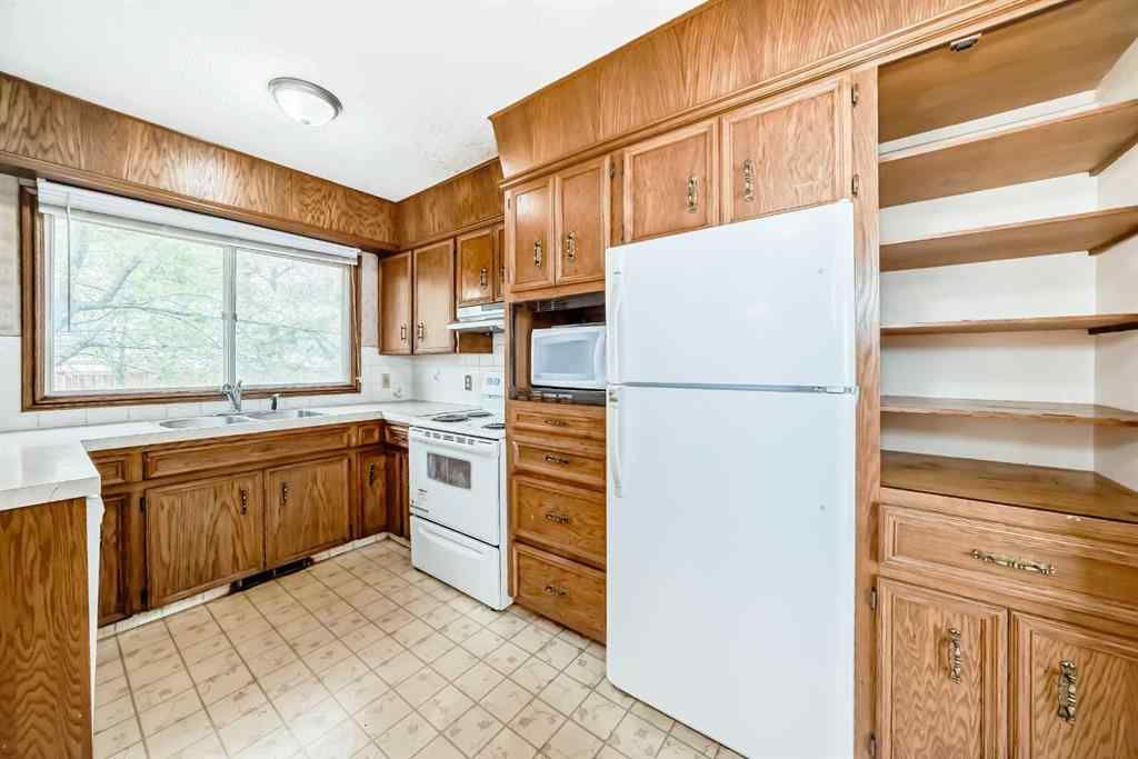 MLS® A2256460 - 5248 Barron Drive NW in Brentwood Calgary, Residential