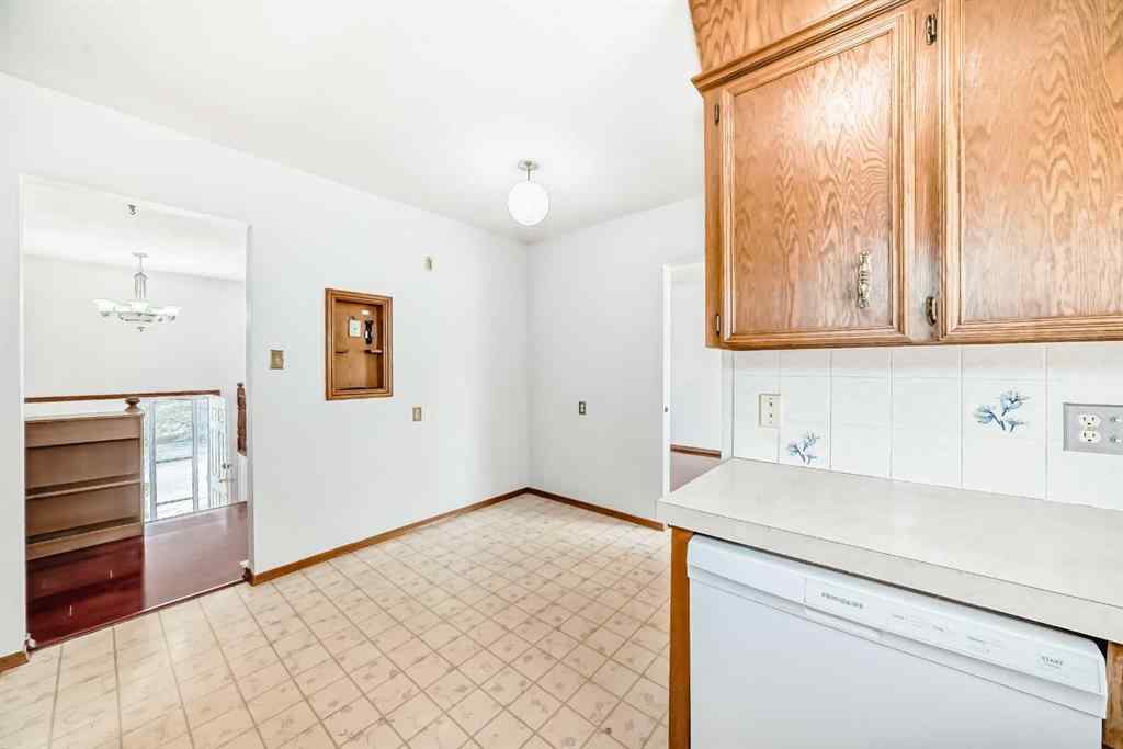 MLS® A2256460 - 5248 Barron Drive NW in Brentwood Calgary, Residential
