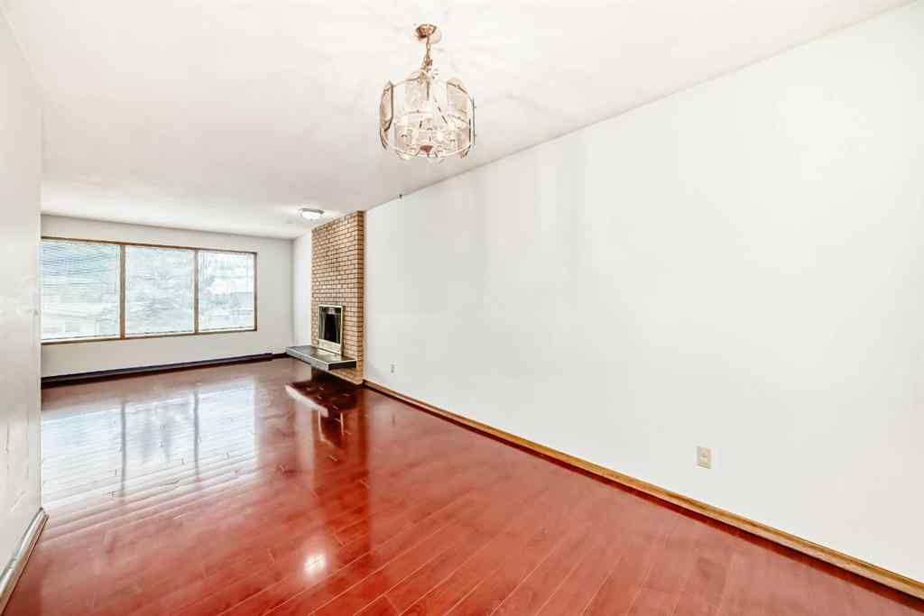 MLS® A2256460 - 5248 Barron Drive NW in Brentwood Calgary, Residential