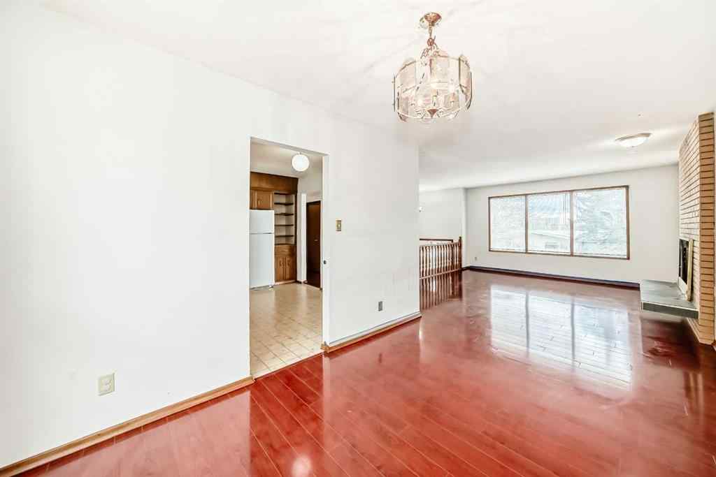 MLS® A2256460 - 5248 Barron Drive NW in Brentwood Calgary, Residential