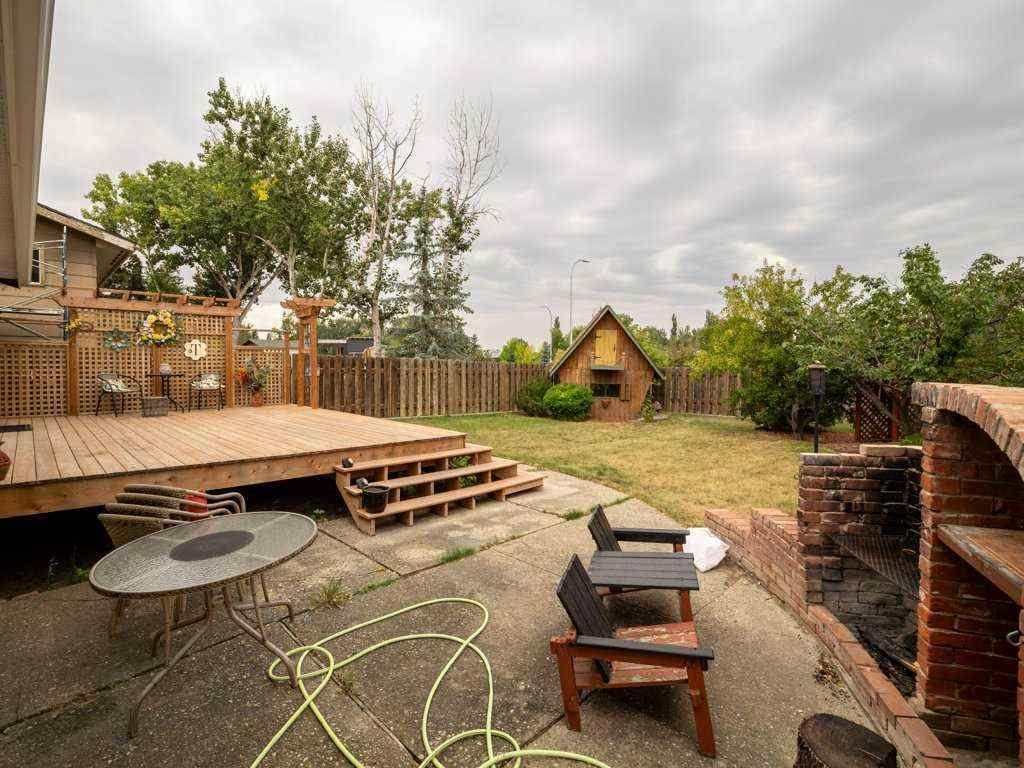 MLS® A2256464 - 82 Pensacola Court W in Varsity Village Lethbridge, Residential