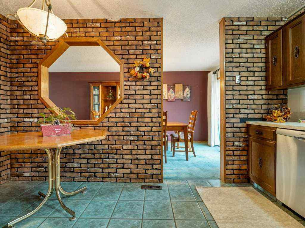 MLS® A2256464 - 82 Pensacola Court W in Varsity Village Lethbridge, Residential
