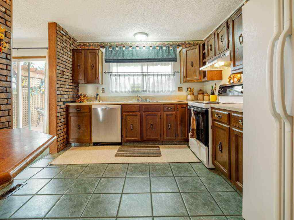 MLS® A2256464 - 82 Pensacola Court W in Varsity Village Lethbridge, Residential
