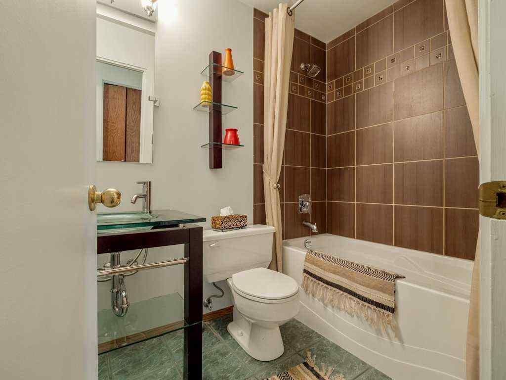 MLS® A2256464 - 82 Pensacola Court W in Varsity Village Lethbridge, Residential