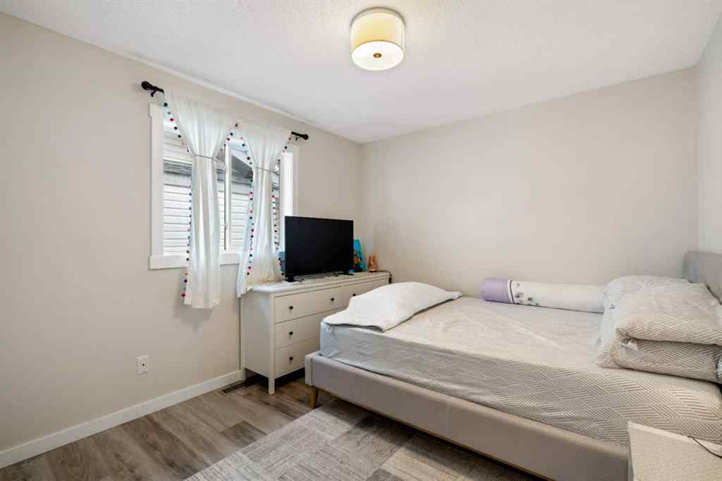 MLS® A2256468 - 358 Hawkstone Drive NW in Hawkwood Calgary, Residential