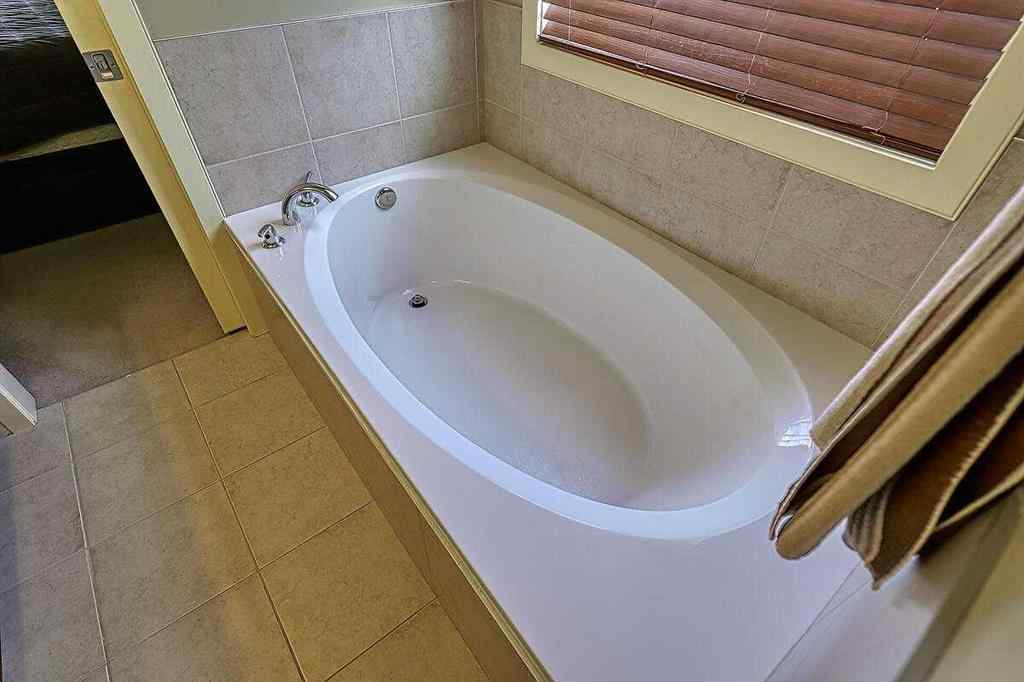 MLS® A2256472 - 709 Hampshire Way NE in Hampton Hills High River, Residential