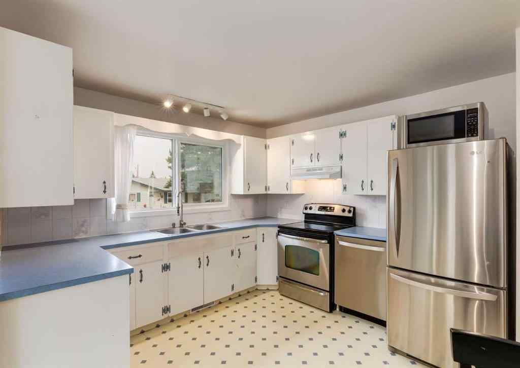 MLS® A2256481 - 727 Sacramento Place SW in Southwood Calgary, Residential