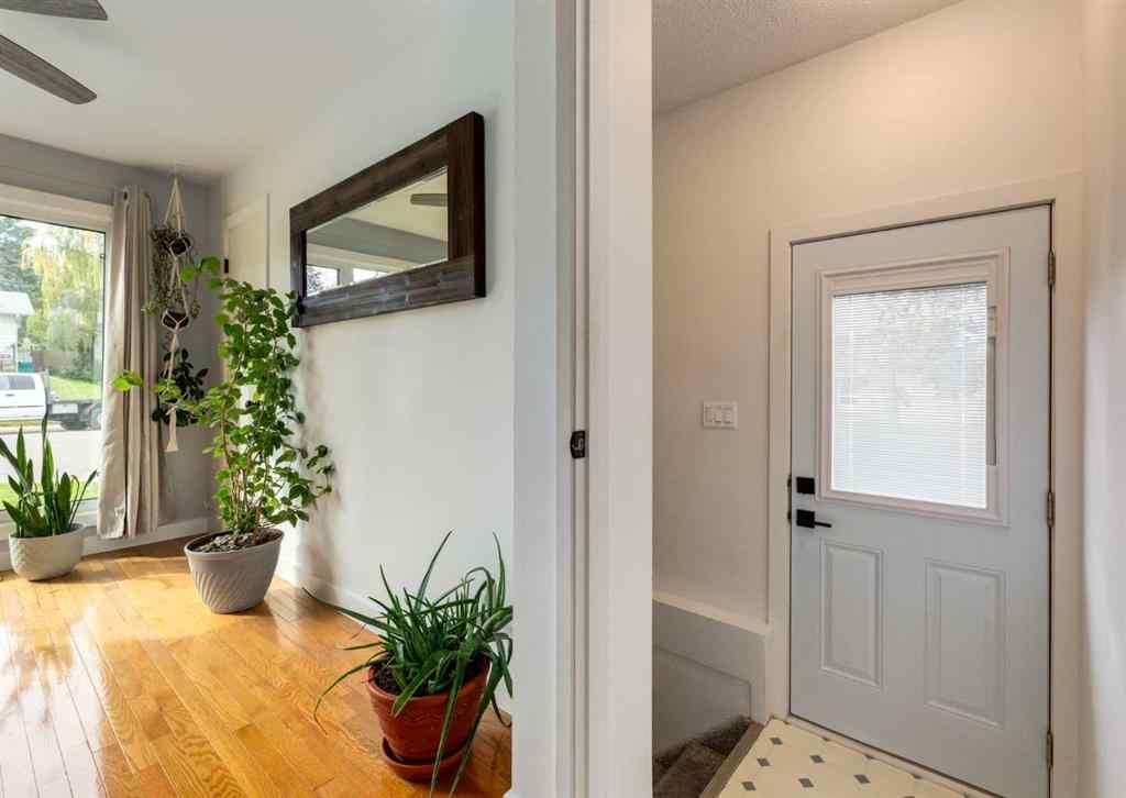 MLS® A2256481 - 727 Sacramento Place SW in Southwood Calgary, Residential