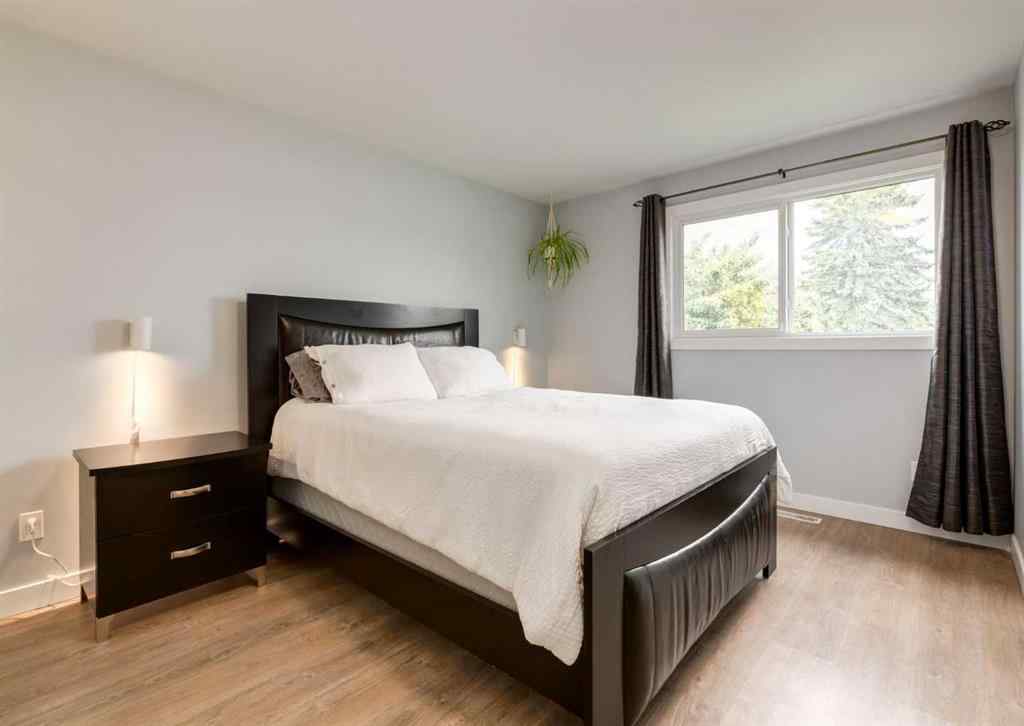 MLS® A2256481 - 727 Sacramento Place SW in Southwood Calgary, Residential