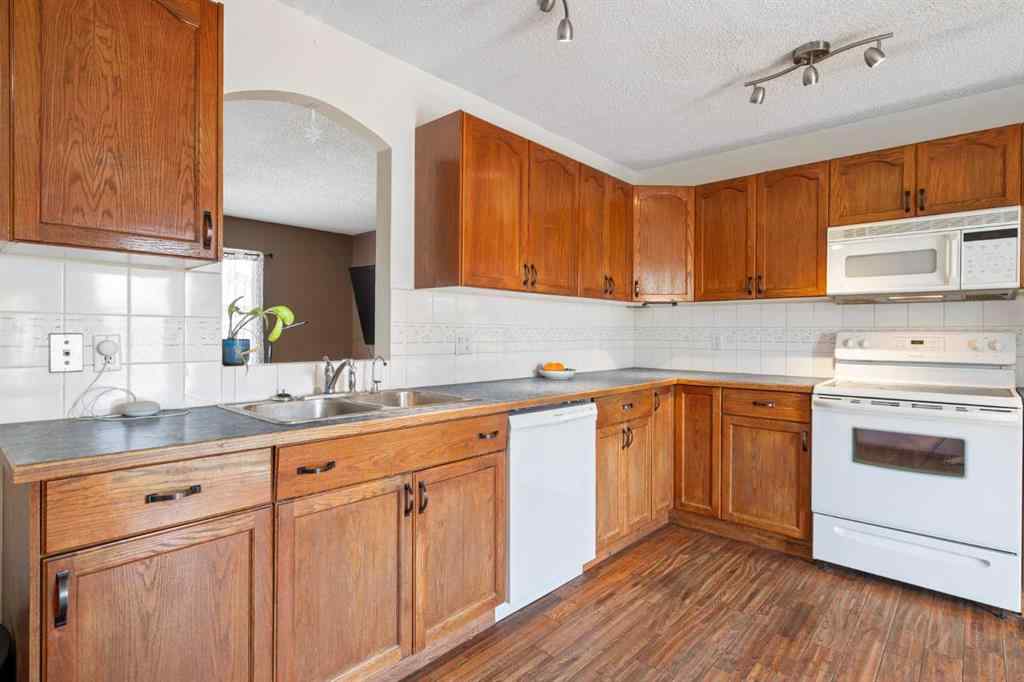 MLS® A2256493 - 41 Alpine Crescent SE in Airdrie Meadows Airdrie, Residential