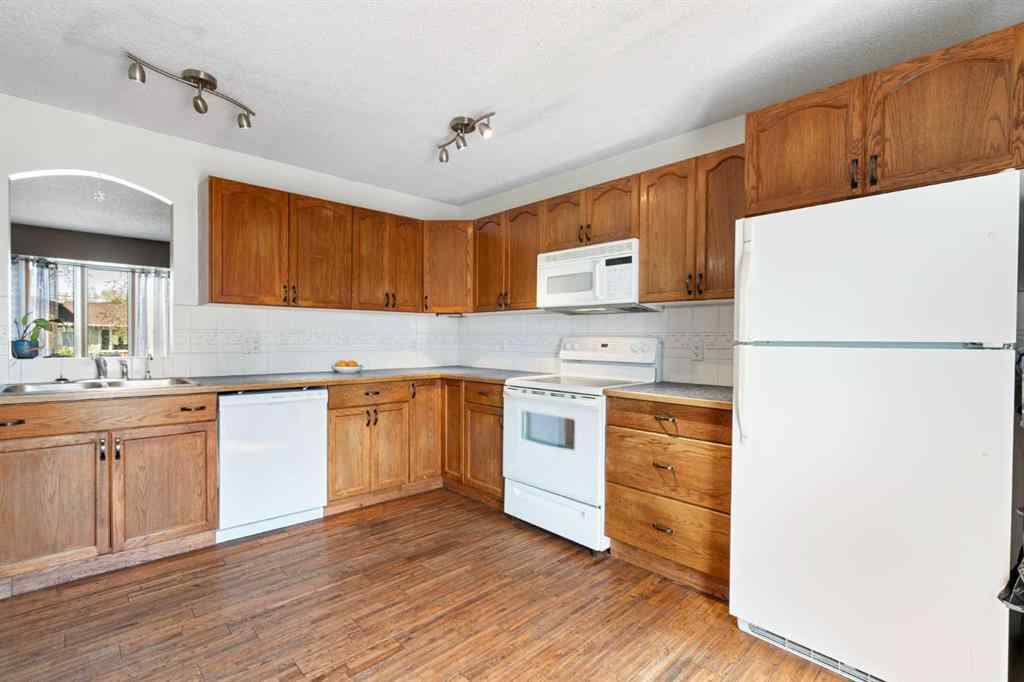 MLS® A2256493 - 41 Alpine Crescent SE in Airdrie Meadows Airdrie, Residential