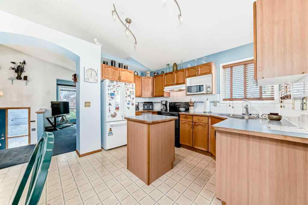 MLS® A2256503 - 128 ERIN MEADOW Way SE in Erin Woods Calgary, Residential