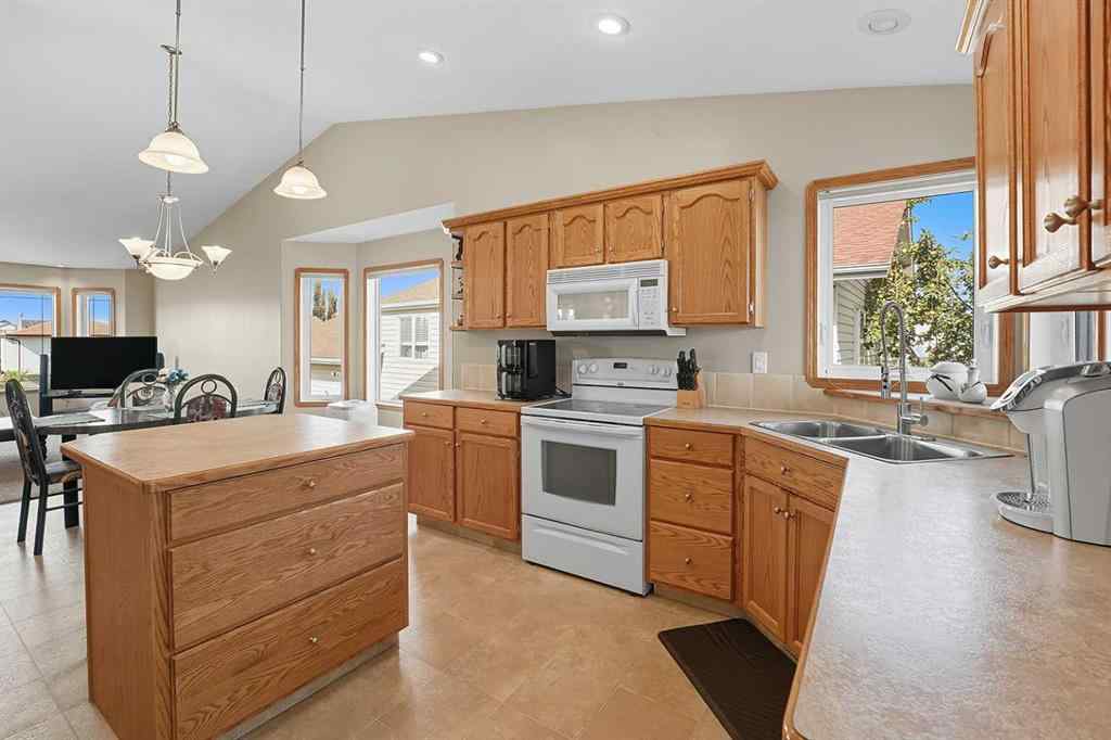 MLS® A2256505 - 193 Westgate Crescent  in Harvest Meadows Blackfalds, Residential