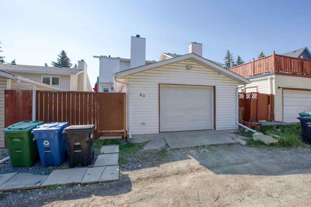 MLS® A2256507 - 40 Strathearn Crescent SW in Strathcona Park Calgary, Residential