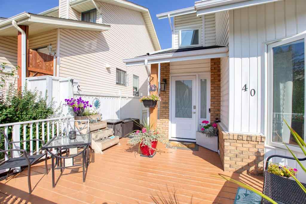 MLS® A2256507 - 40 Strathearn Crescent SW in Strathcona Park Calgary, Residential