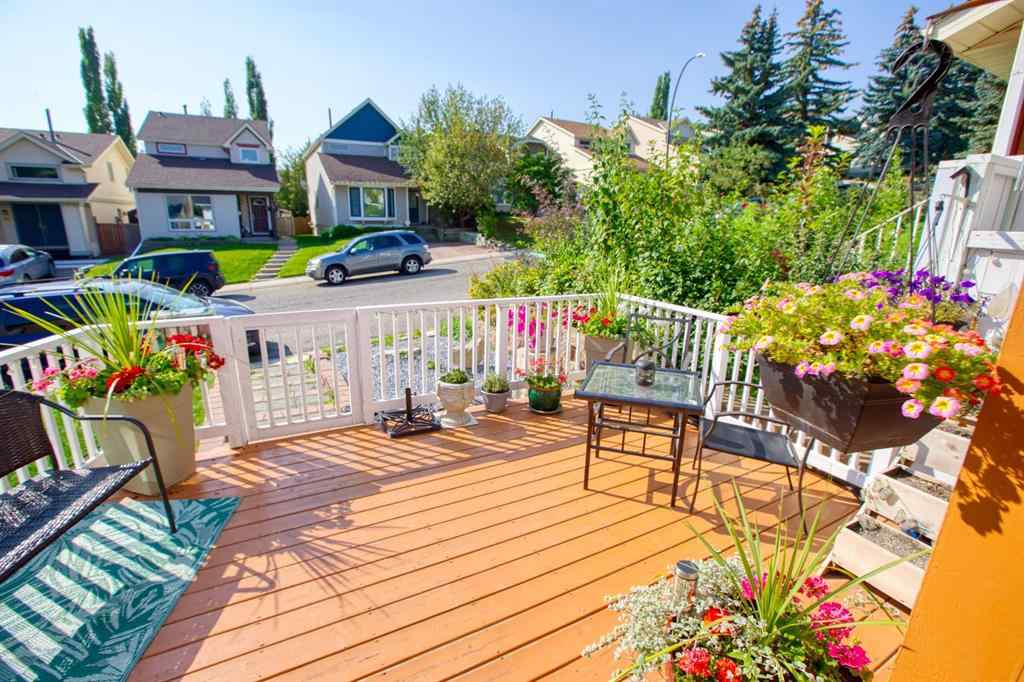 MLS® A2256507 - 40 Strathearn Crescent SW in Strathcona Park Calgary, Residential