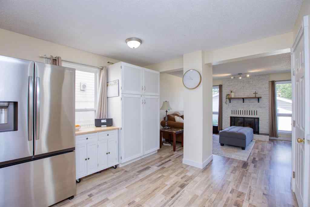 MLS® A2256507 - 40 Strathearn Crescent SW in Strathcona Park Calgary, Residential