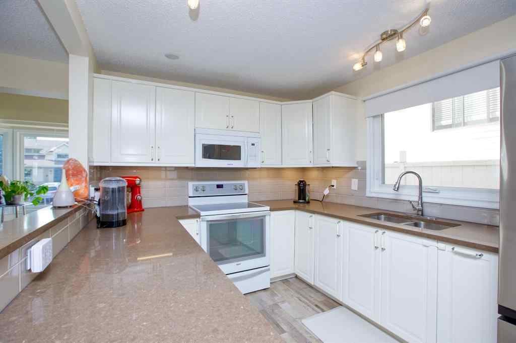 MLS® A2256507 - 40 Strathearn Crescent SW in Strathcona Park Calgary, Residential