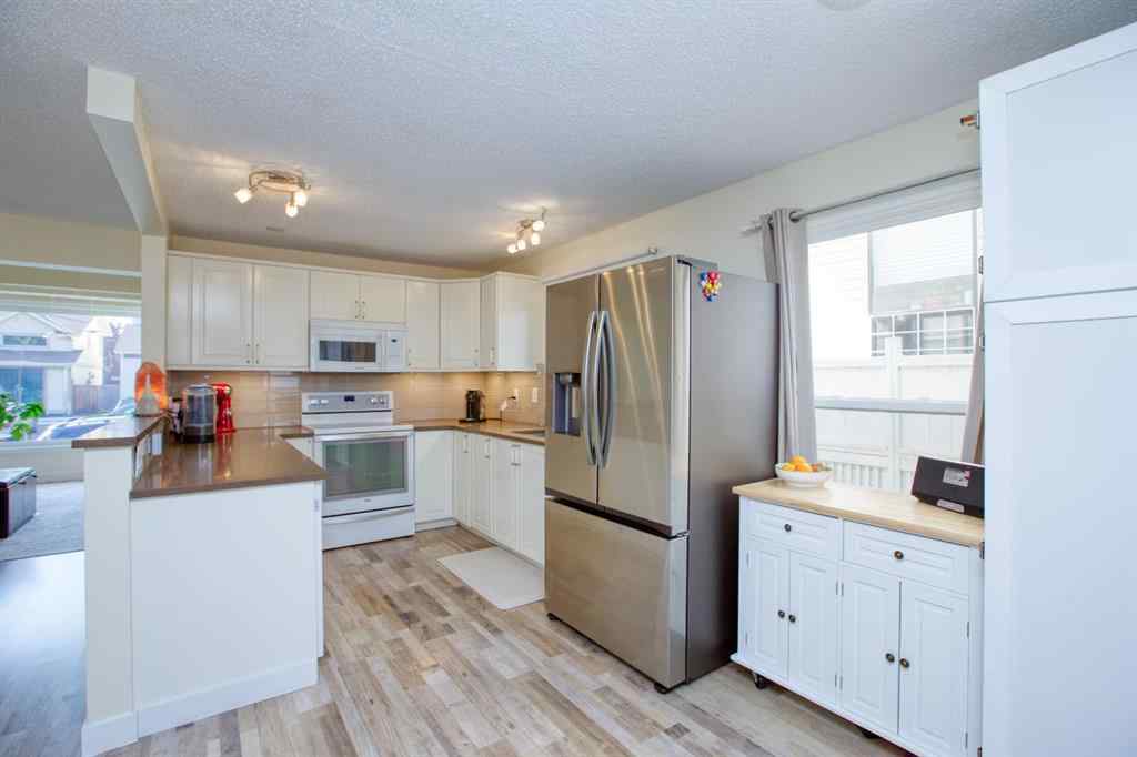 MLS® A2256507 - 40 Strathearn Crescent SW in Strathcona Park Calgary, Residential