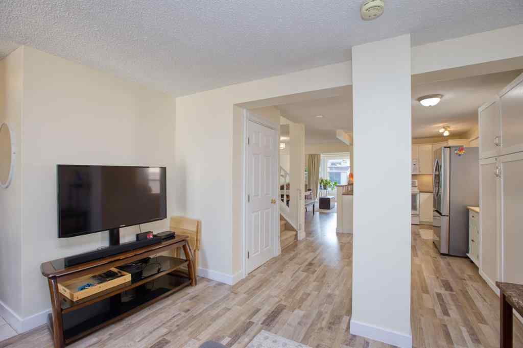 MLS® A2256507 - 40 Strathearn Crescent SW in Strathcona Park Calgary, Residential