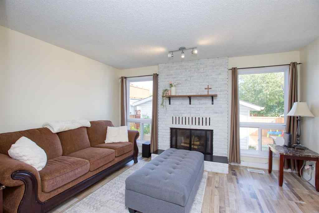 MLS® A2256507 - 40 Strathearn Crescent SW in Strathcona Park Calgary, Residential