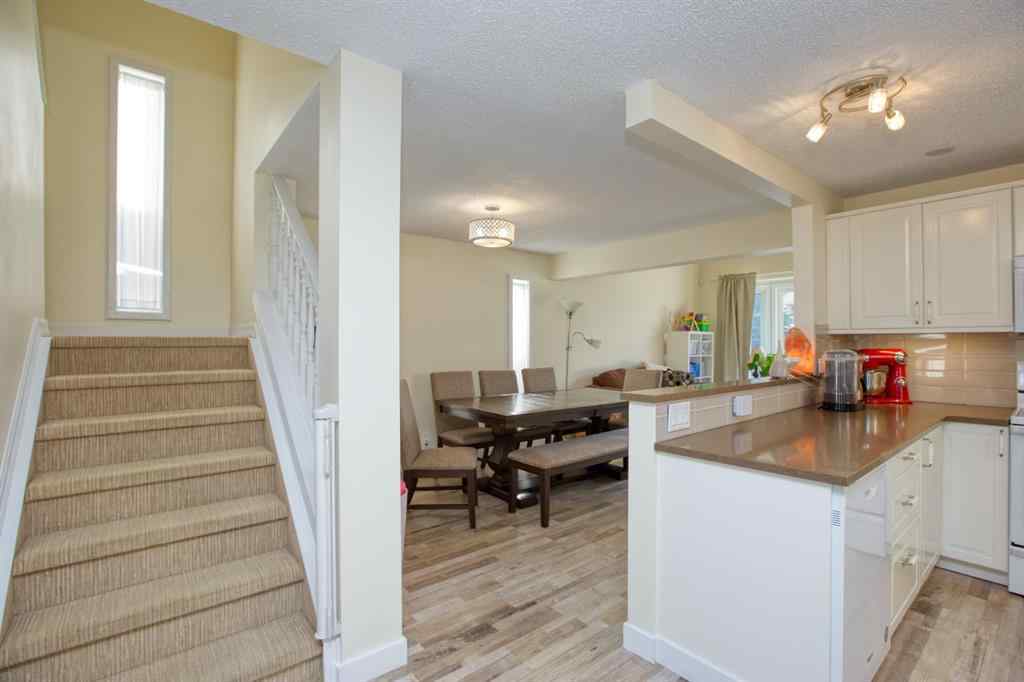 MLS® A2256507 - 40 Strathearn Crescent SW in Strathcona Park Calgary, Residential