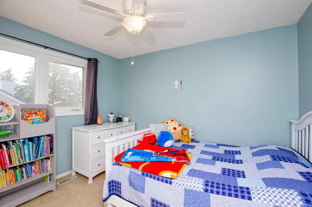 MLS® A2256507 - 40 Strathearn Crescent SW in Strathcona Park Calgary, Residential