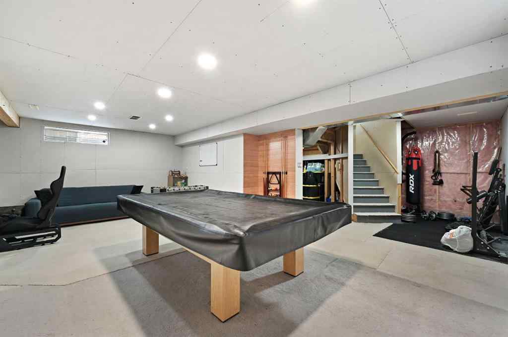 MLS® A2256511 - 66 Somerglen Close SW in Somerset Calgary, Residential